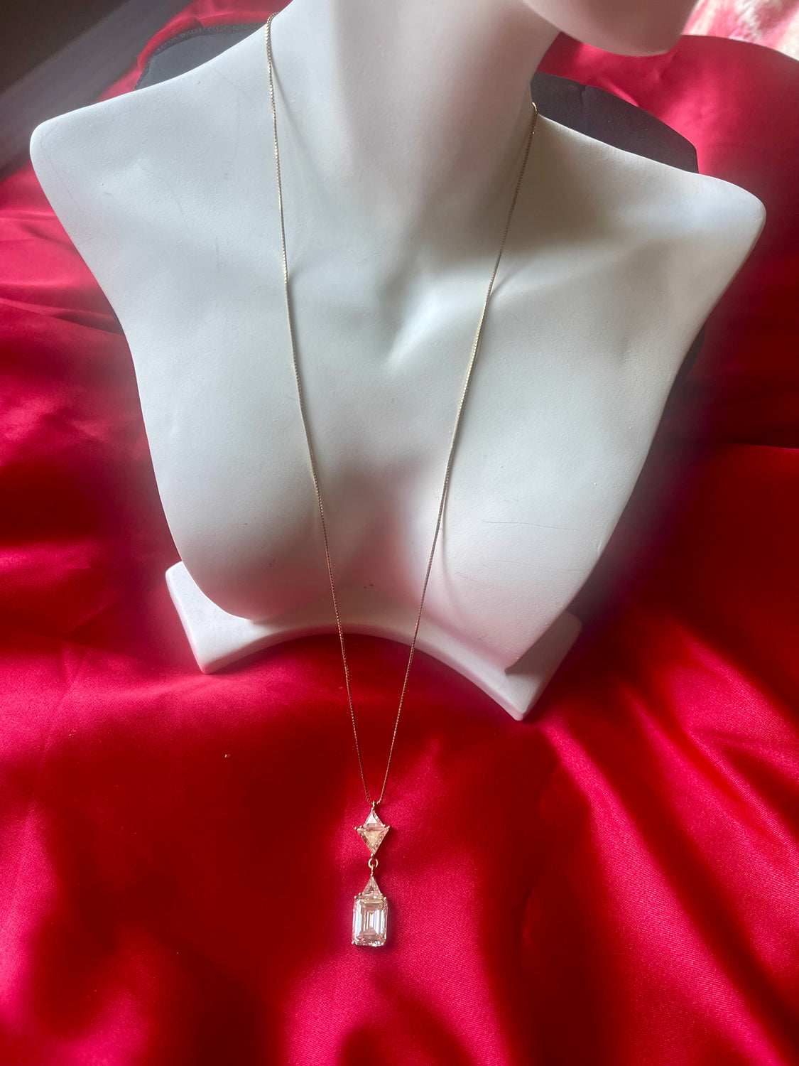“REFLECTION” ONE OF THE KIND 5.60 CT NATURAL DIAMOND PENDANT