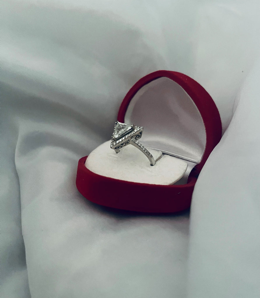 1.06 CT. NATURAL DIAMOND & WHITE GOLD "INTENTION" RING