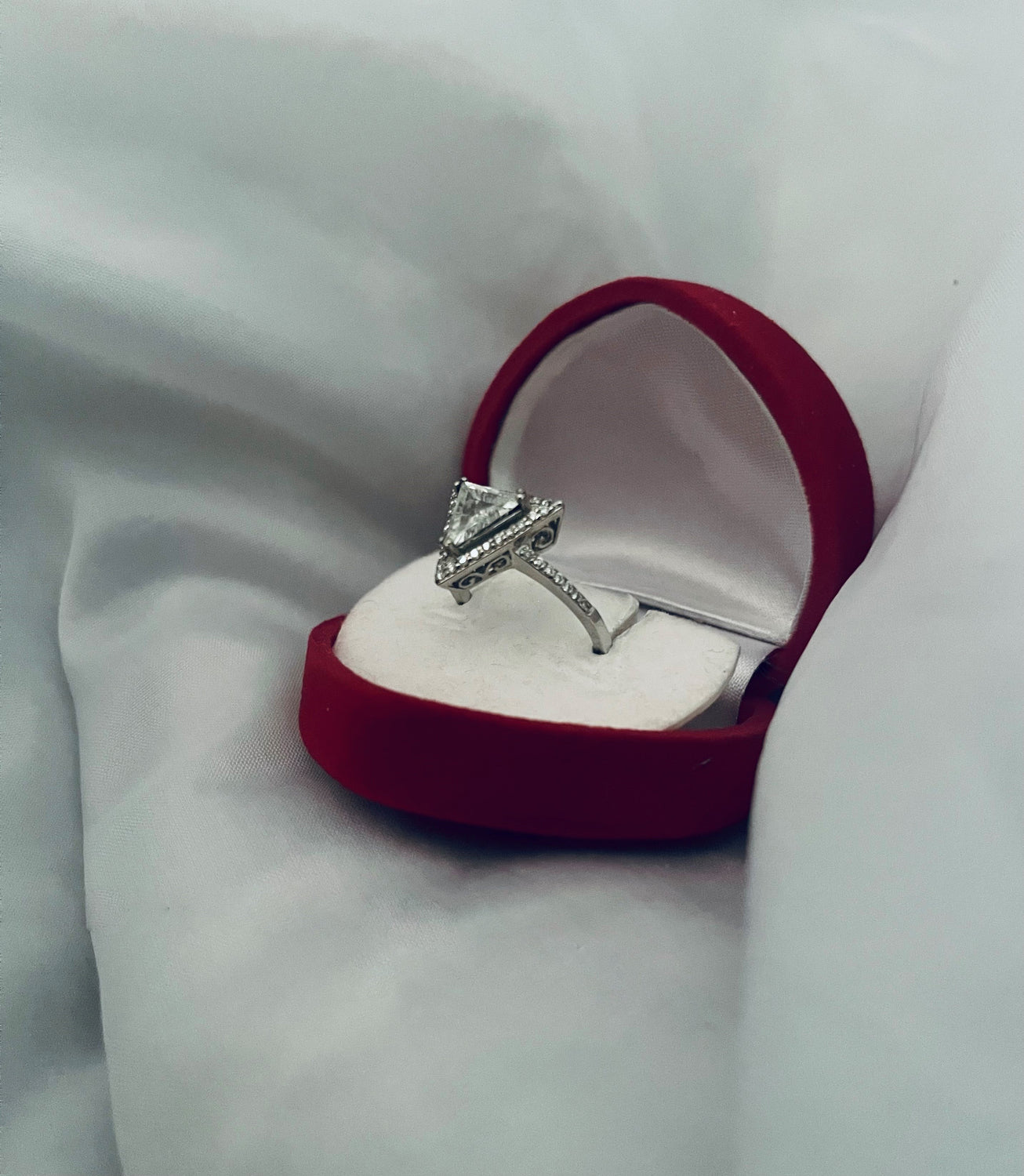 1.06 CT. NATURAL DIAMOND & WHITE GOLD "INTENTION" RING