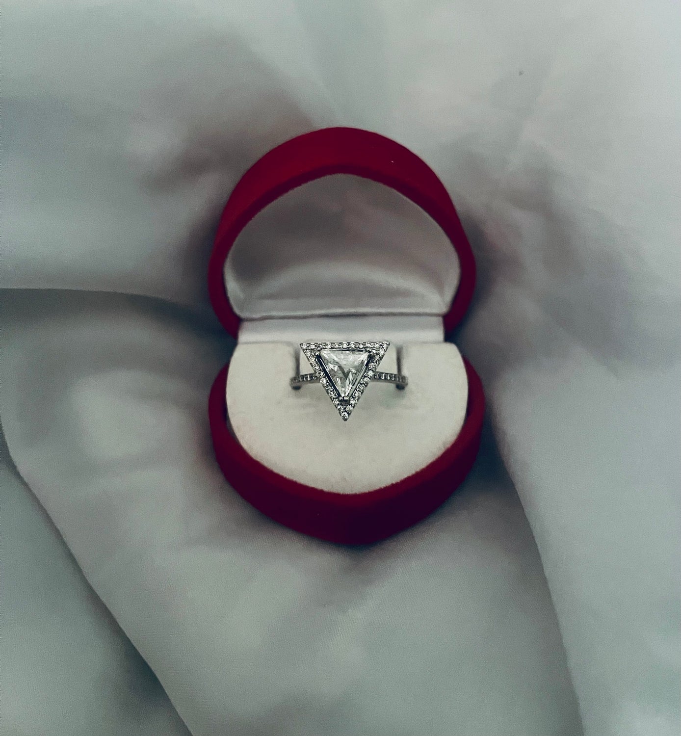 1.06 CT. NATURAL DIAMOND & WHITE GOLD "INTENTION" RING