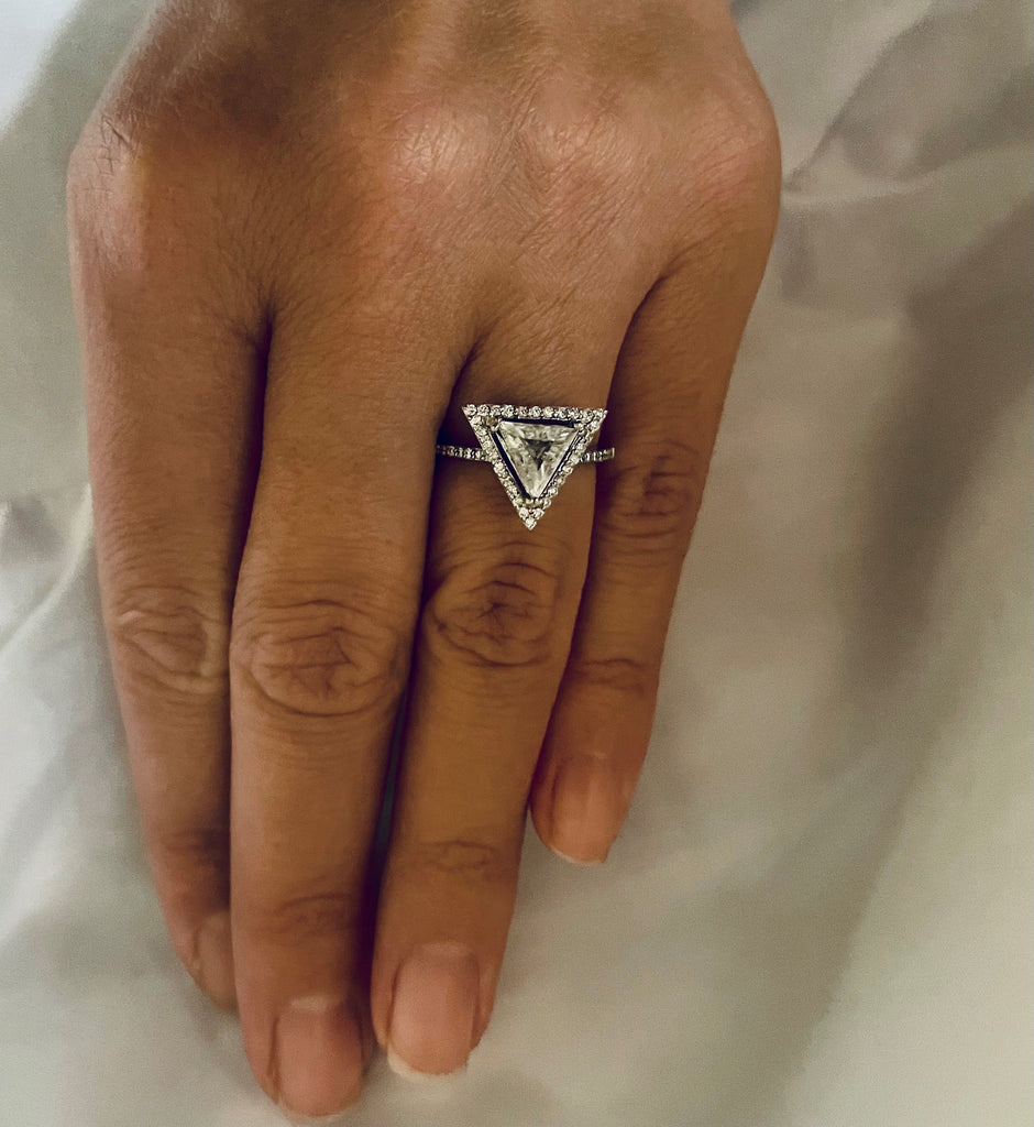 1.06 CT. NATURAL DIAMOND & WHITE GOLD "INTENTION" RING